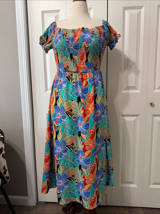 Cupshe Dresses & Skirts - Cupshe Multicolor Tropical Midi Dress, Off or on shoulder